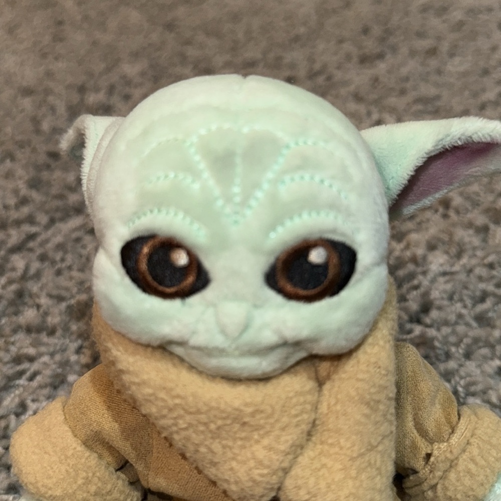 Disney Baby Yoda Shoulder Sitter Plush - Picture 2 of 5